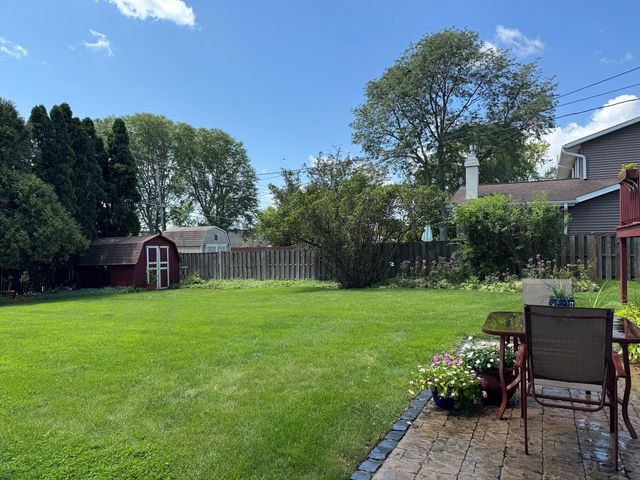 1205 E Ironwood Drive, Mount Prospect, IL 60056