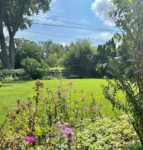 1205 E Ironwood Drive, Mount Prospect, IL 60056