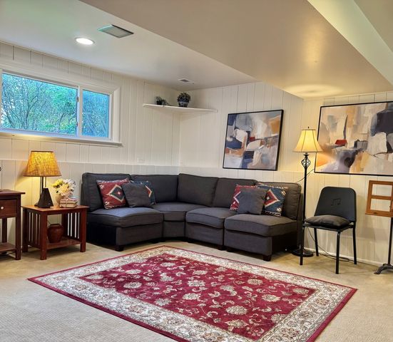 1205 E Ironwood Drive, Mount Prospect, IL 60056