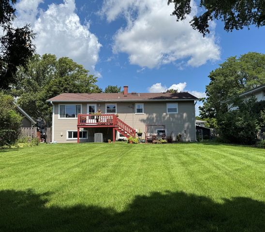 1205 E Ironwood Drive, Mount Prospect, IL 60056