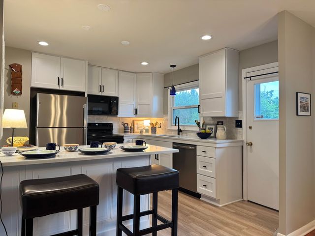 1205 E Ironwood Drive, Mount Prospect, IL 60056