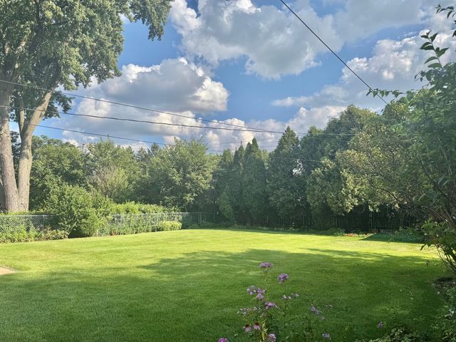1205 E Ironwood Drive, Mount Prospect, IL 60056