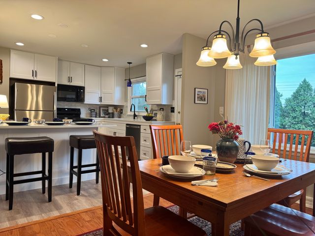 1205 E Ironwood Drive, Mount Prospect, IL 60056