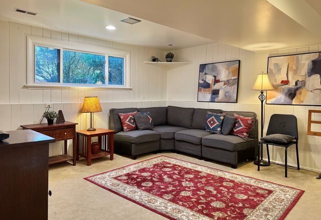 1205 E Ironwood Drive, Mount Prospect, IL 60056