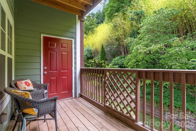 2000 Olde Eastwood Village Boulevard C-206, Asheville, NC 28803