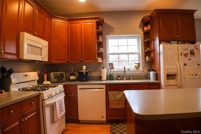 5 Juniper Way, Wappingers Falls, NY 12590