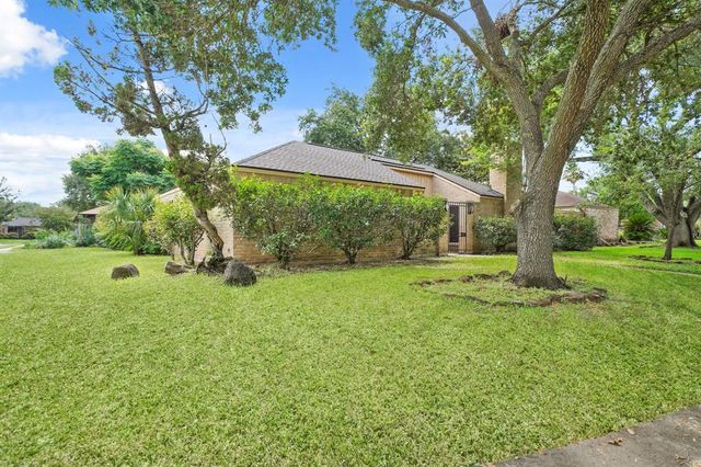 10803 Shawnbrook Drive, Houston, TX 77071