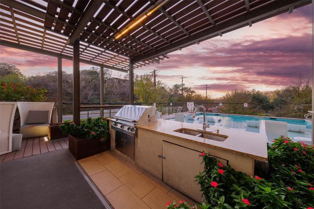 1900 Barton Springs RD 4002, Austin, TX 78704