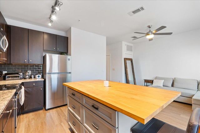 1900 Barton Springs RD 4002, Austin, TX 78704