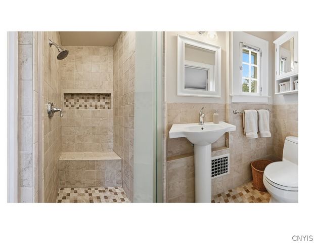 107 Circle Road, Syracuse, NY 13210