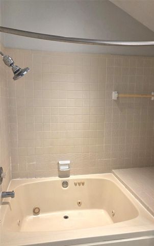 58 Breezy Point Place, The Woodlands, TX 77381