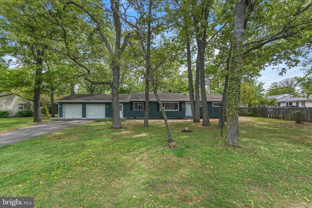 Image 1 of property listing at 1511 LONG POINT RD, Pasadena, MD 21122
