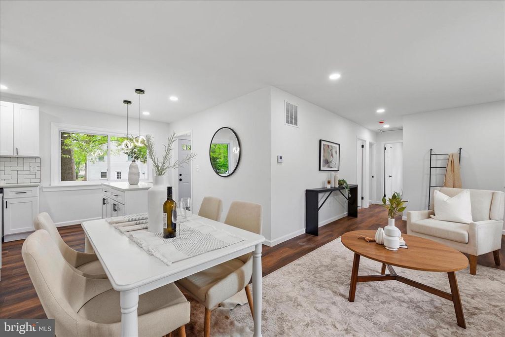 Image 13 of property listing at 1511 LONG POINT RD, Pasadena, MD 21122