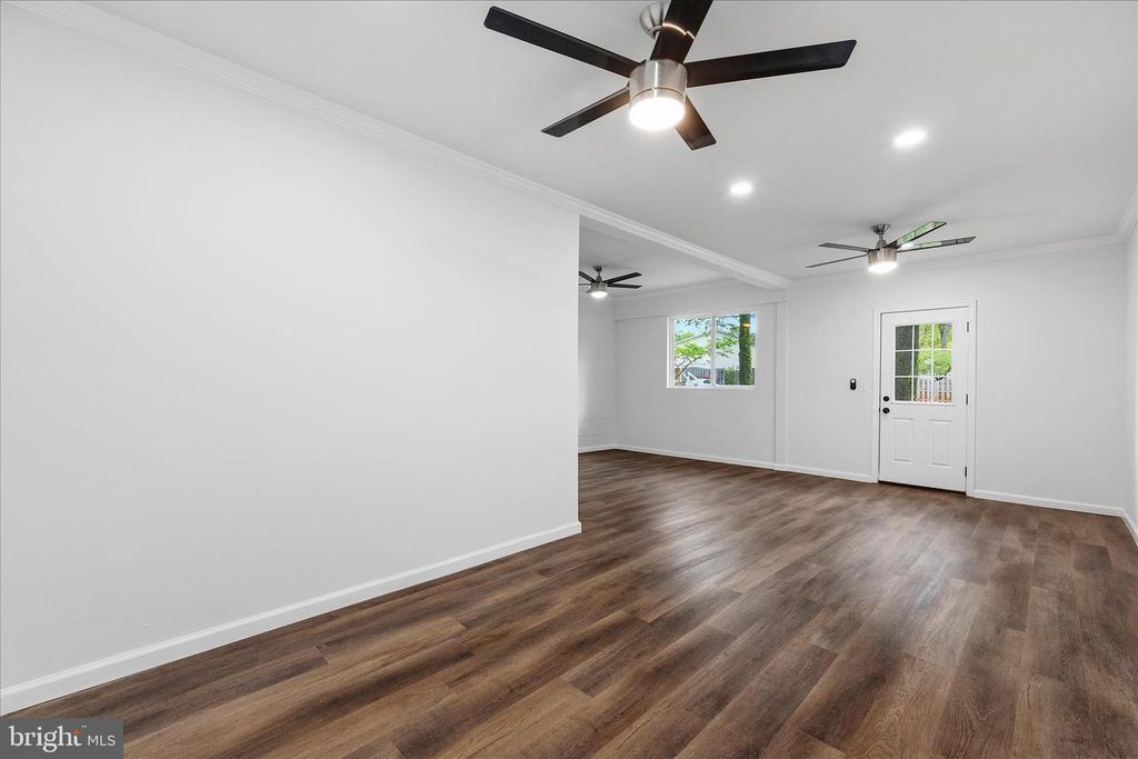 Image 17 of property listing at 1511 LONG POINT RD, Pasadena, MD 21122