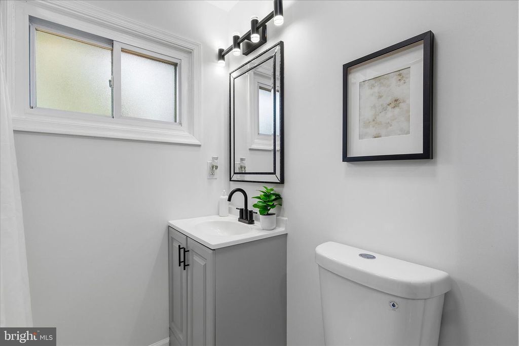 Image 19 of property listing at 1511 LONG POINT RD, Pasadena, MD 21122