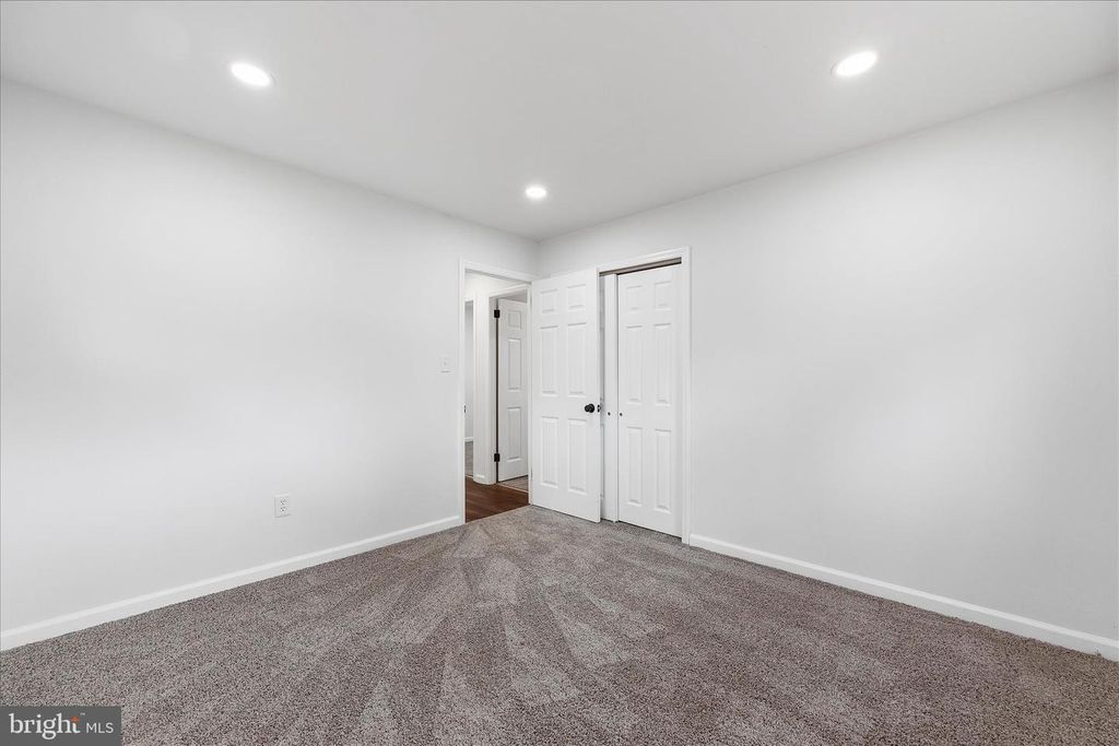Image 25 of property listing at 1511 LONG POINT RD, Pasadena, MD 21122