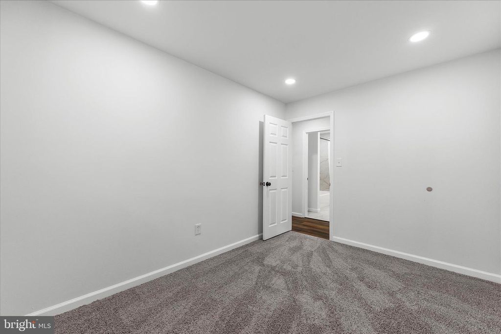 Image 26 of property listing at 1511 LONG POINT RD, Pasadena, MD 21122