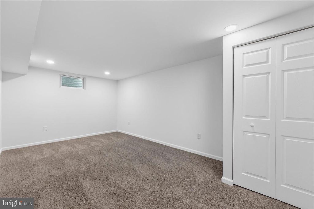 Image 31 of property listing at 1511 LONG POINT RD, Pasadena, MD 21122