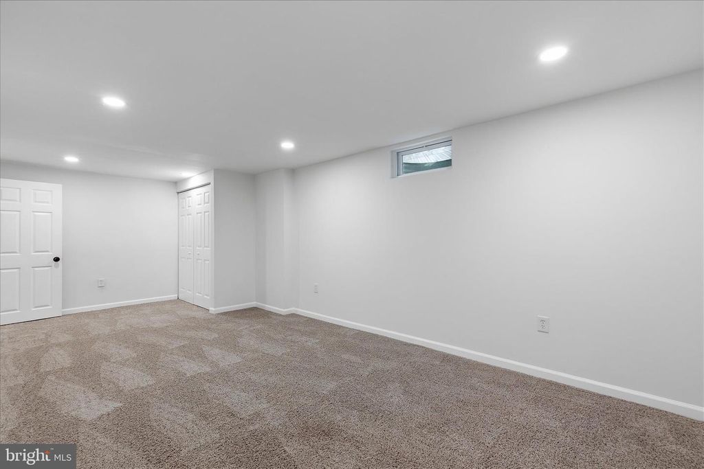 Image 34 of property listing at 1511 LONG POINT RD, Pasadena, MD 21122