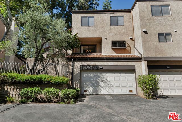 21820 Marylee Street 225, Los Angeles, CA 91367