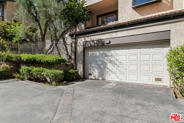 21820 Marylee Street 225, Los Angeles, CA 91367