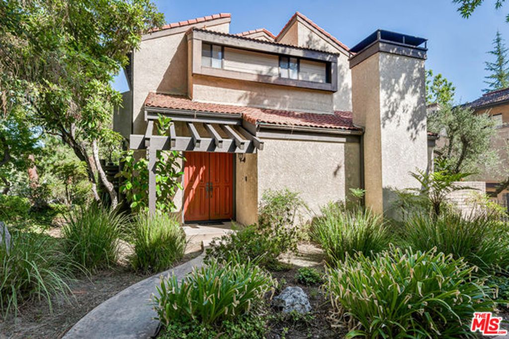 21820 Marylee Street 225, Los Angeles, CA 91367