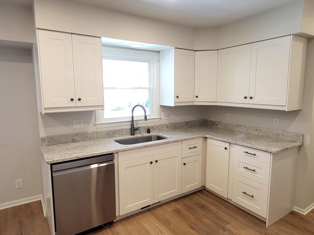 2465 Lionel COURT, Brookfield, WI 53045