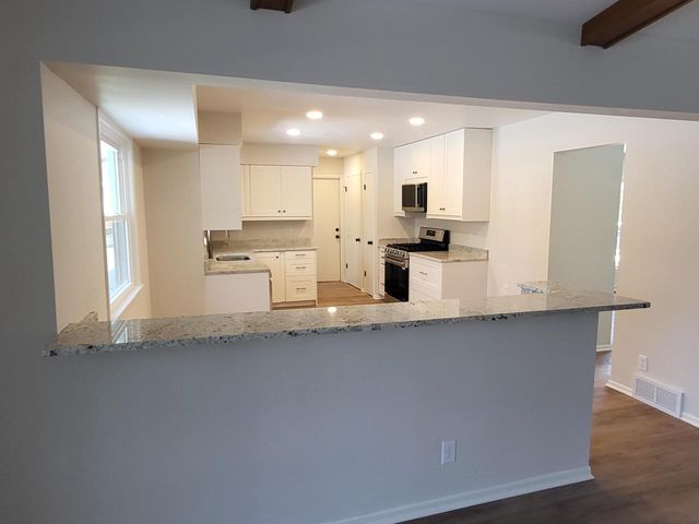 2465 Lionel COURT, Brookfield, WI 53045