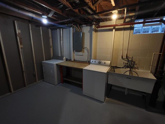 2465 Lionel COURT, Brookfield, WI 53045