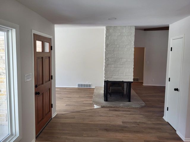 2465 Lionel COURT, Brookfield, WI 53045