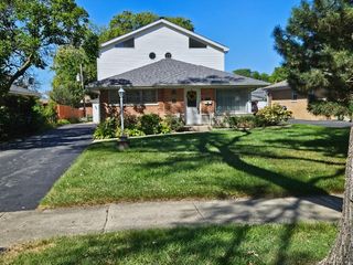 928 S Hillcrest Avenue, Elmhurst, IL 60126