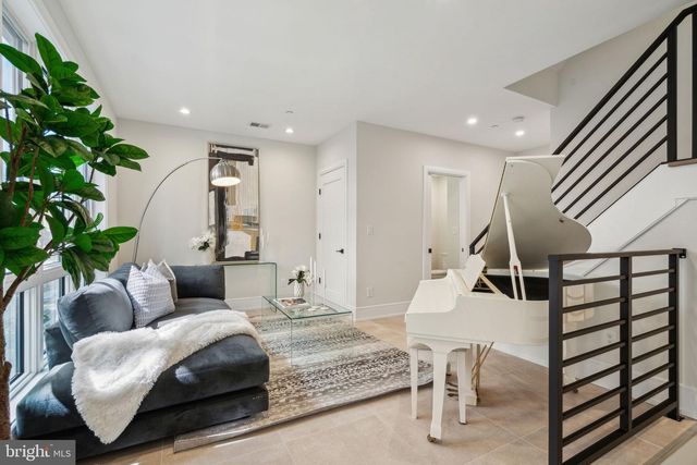 2006 RENAISSANCE WALK, Philadelphia, PA 19145