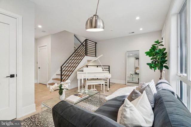 2006 RENAISSANCE WALK, Philadelphia, PA 19145