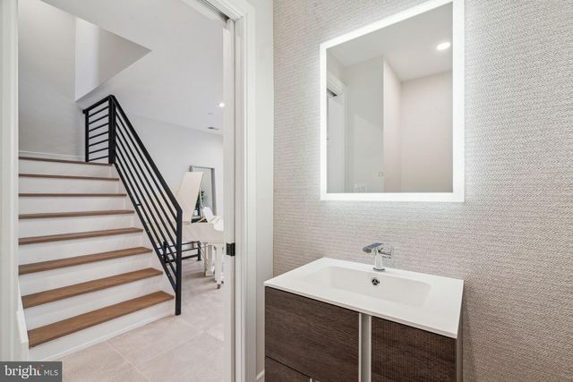 2006 RENAISSANCE WALK, Philadelphia, PA 19145