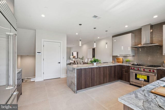 2006 RENAISSANCE WALK, Philadelphia, PA 19145