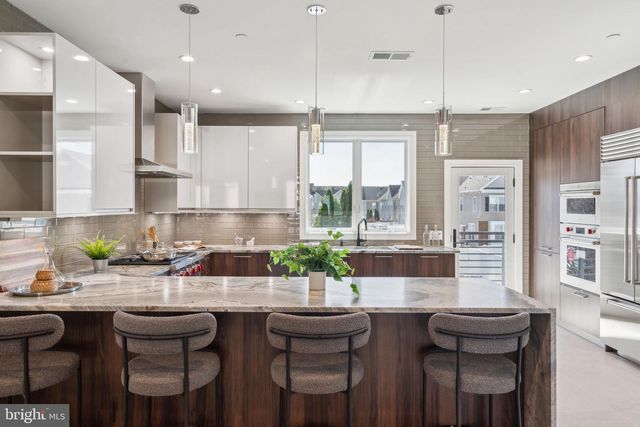 2006 RENAISSANCE WALK, Philadelphia, PA 19145