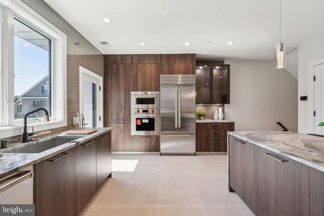 2006 RENAISSANCE WALK, Philadelphia, PA 19145