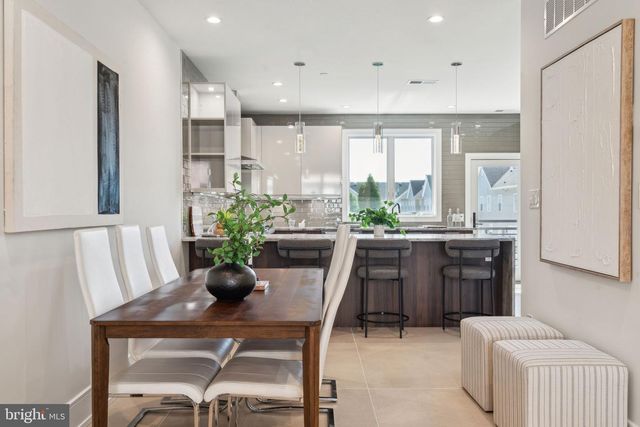 2006 RENAISSANCE WALK, Philadelphia, PA 19145