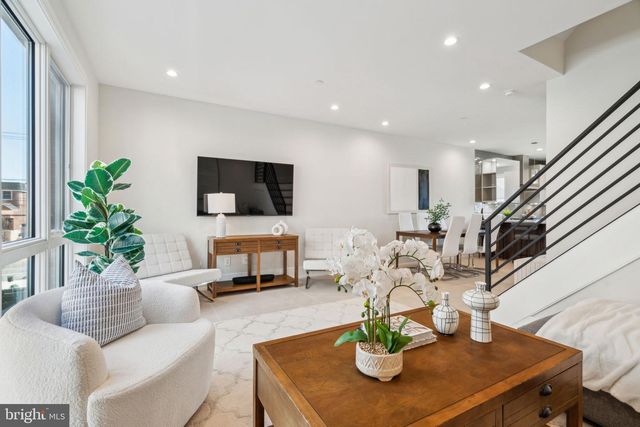 2006 RENAISSANCE WALK, Philadelphia, PA 19145