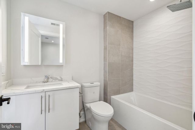 2006 RENAISSANCE WALK, Philadelphia, PA 19145