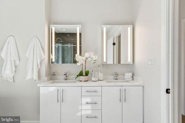 2006 RENAISSANCE WALK, Philadelphia, PA 19145