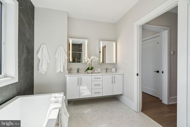 2006 RENAISSANCE WALK, Philadelphia, PA 19145