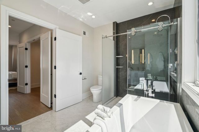 2006 RENAISSANCE WALK, Philadelphia, PA 19145