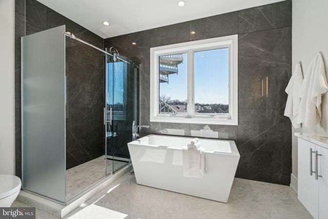 2006 RENAISSANCE WALK, Philadelphia, PA 19145