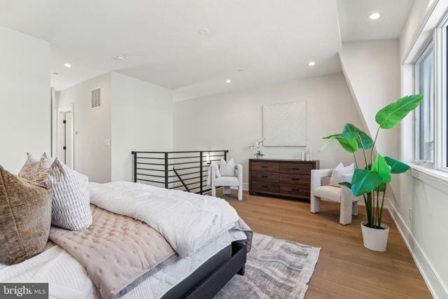 2006 RENAISSANCE WALK, Philadelphia, PA 19145