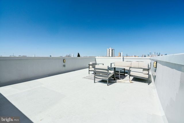 2006 RENAISSANCE WALK, Philadelphia, PA 19145