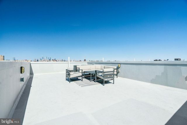 2006 RENAISSANCE WALK, Philadelphia, PA 19145