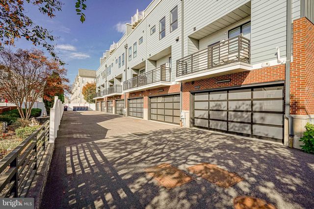 2006 RENAISSANCE WALK, Philadelphia, PA 19145