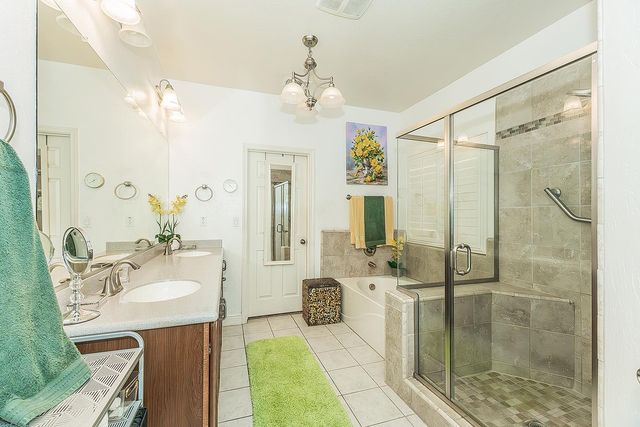 5869 E Mono Street, Fresno, CA 93727