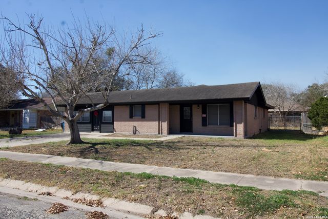 1203 Yosemite, Beeville, TX 78102